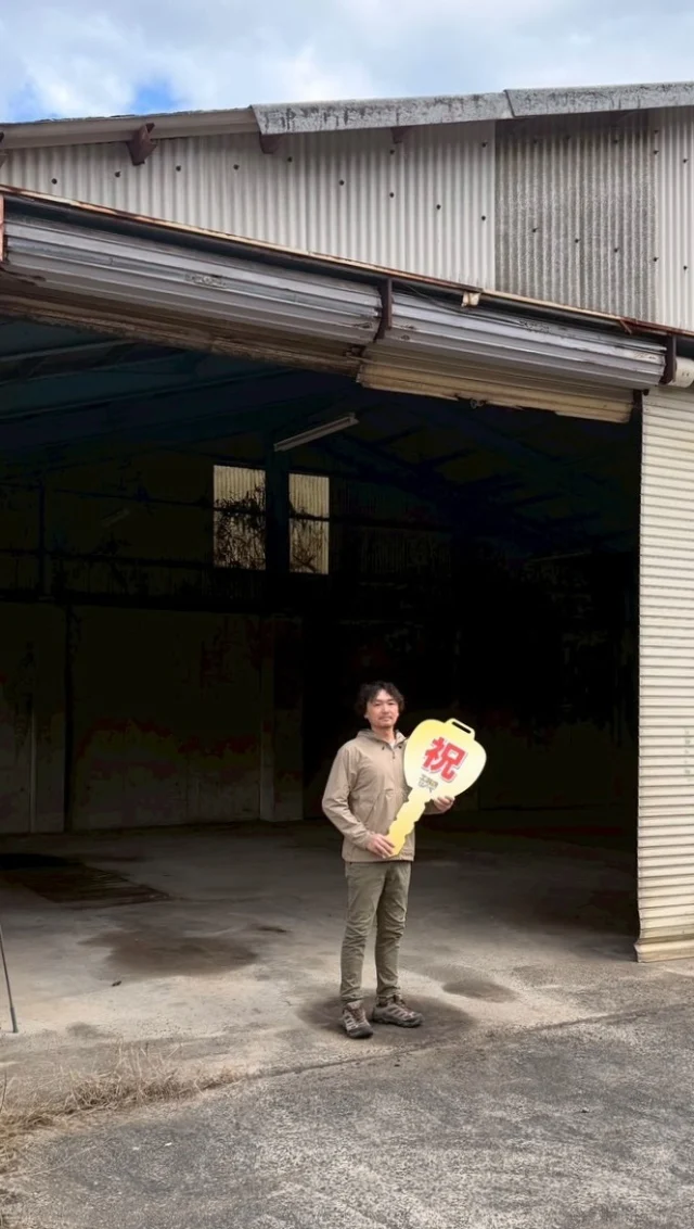 #工務店リノベ不動産 
【倉庫、整備工場等にいかがでしょう..🙋‍♂️】
網野エリア/生野内地区
#幹線道路 #事業用 #テナント募集 
「峰山エリアと網野エリアの中心にあり、便利の良い場所です！」
・ピットも有り、車屋さんが出来そうです！
・高さもあり、倉庫にも使いやすそうです！
・軽油地下タンクの利用も、相談乗ります！
「空き家をゼロに!！」
KOUMUTEN  RINOBE®︎
#空き家 #買取 #移住 
#空き家バンク #補助金 
#京丹後 #網野 
#土地 #建物 #中古住宅 
#テナント #店舗 
#京丹後市空き家バンク 
#VR内覧 #リフォーム  #リノベーション 
物件情報は、ホームページ内「不動産情報」よりご覧ください。
@koumuten_rinobe_r 
フォローはお気軽に🤲