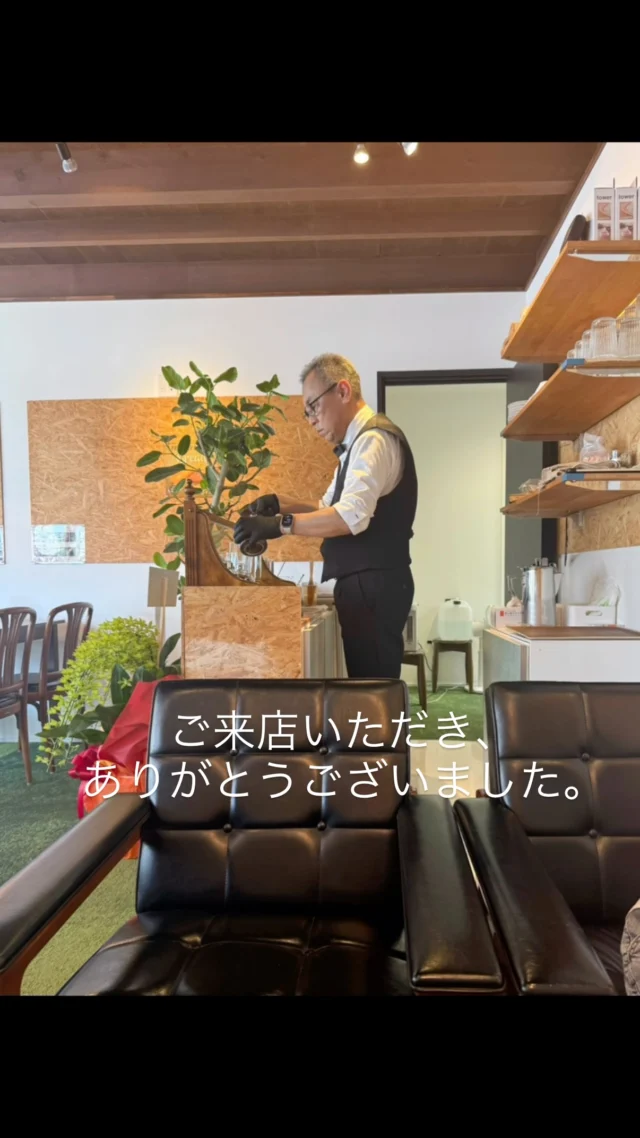 ☕次回営業日は5日(水)
【純喫茶マスター｜オープンウィーク完遂の巻】
オープンウィーク、
アタフタしましたが、
何とか完遂しました。
ご来店いただいた皆さま、
ありがとうございました。
－－－－－－－－
開店前は、
「ワンオペでも余裕かな。」
そう思っていましたが…
全然、無理でした。😅
助っ人のみんなに感謝です。
－－－－－－－－
早速ですが、
次週より。
定番ランチに加え、
プレミアランチ登場予定。
Coming Soon…
－－－－－－－－
オープンウィーク、
特に好評だったのは、
🍞 モーニング
🧊 アイスコーヒー
嬉しいスタートになりました☺️
－－－－－－－－
「ふらっと、一息。」
ーー 純喫茶RINOBE ーー
#純喫茶マスター
#純喫茶RINOBE
#週に一度はモーニング
#京丹後
#ふらっと一息