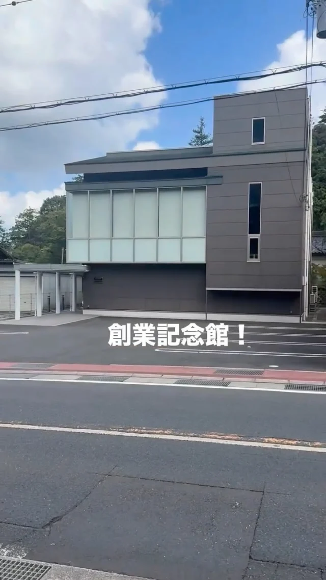 📢
【純喫茶RINOBE｜臨時休業のお知らせ】
9月23日（水・祝）は、
臨時休業とさせていただきます。
－－－－－－－－
日進製作所様の
80周年記念事業に伴い、
当店駐車場を、
イベント利用いただきます。
－－－－－－－－
実は、
日進製作所様の創業記念館は、
純喫茶RINOBEの目の前！
地域の大切な節目の日。
純喫茶はお休みして、
駐車場から少しだけ協力させていただきます。
－－－－－－－－
創業80周年、
おめでとうございます！
純喫茶RINOBEは、
また土曜日から通常営業です☕️
「ふらっと、一息。」
ーー 純喫茶RINOBE ーー
#純喫茶RINOBE
#日進製作所
#臨時休業
#京丹後
#ふらっと一息
